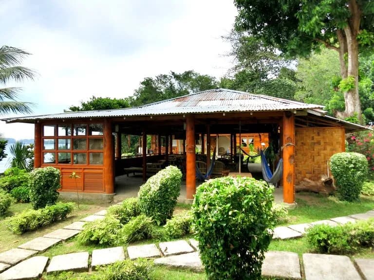 Two Fish Divers' Dive Resort Lembeh