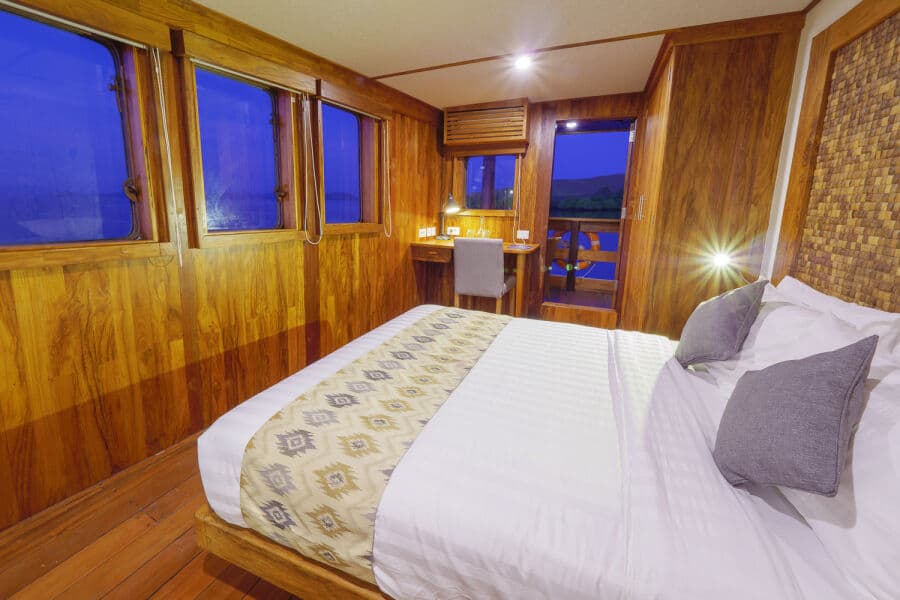 Double Upper Deck - image