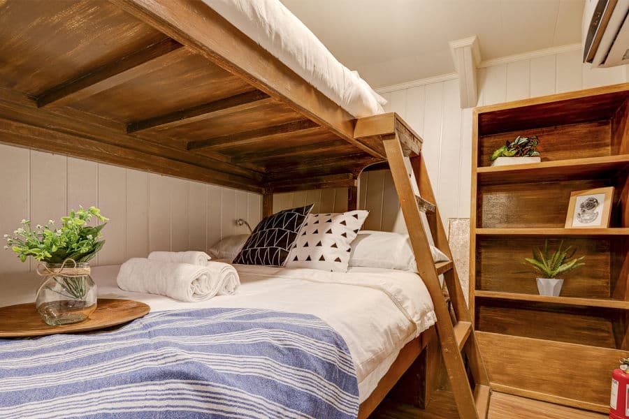 Bunk bed Lower Deck - image