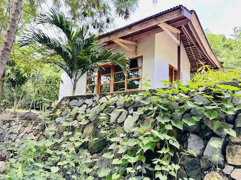 Hillside Standard Bungalow - image Hillside Standard Bungalow - image