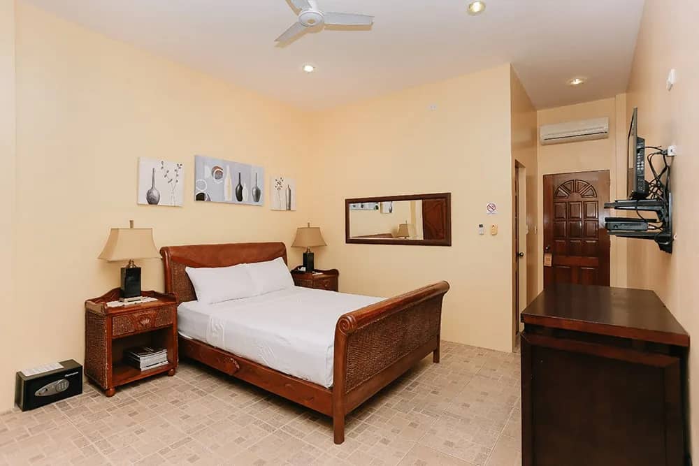 Deluxe Room - image Deluxe Room - image