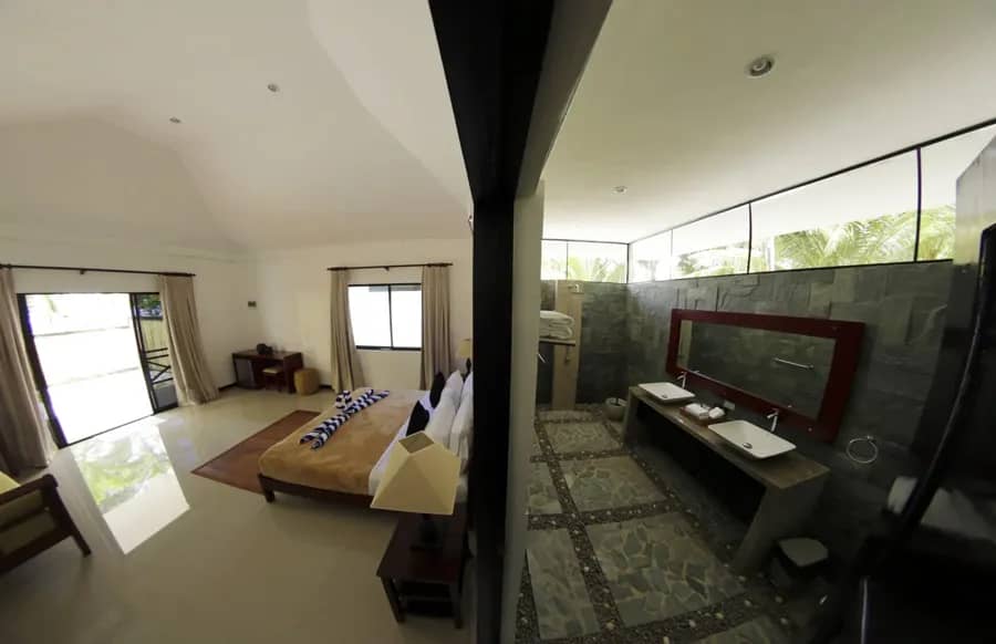 Deluxe Queen Room - image Deluxe Queen Room - image