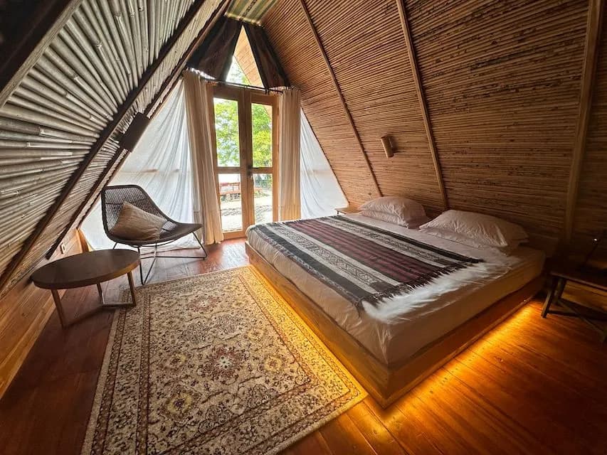 Moko Alor Villas with a large bed Moko Alor Villas with a large bed