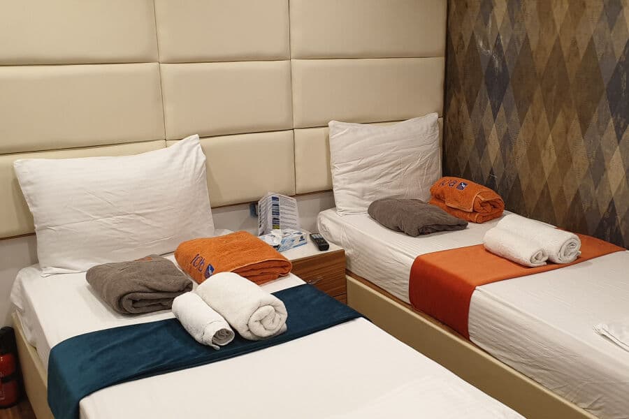 Twin Main Deck - image Twin Main Deck - image