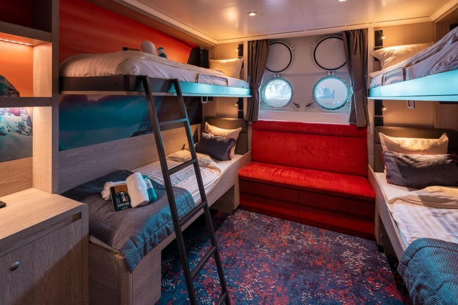 Quadruple Porthole - image Quadruple Porthole - image