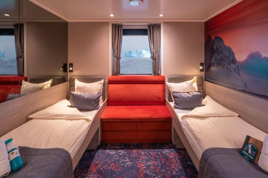 Twin Window - image Twin Window - image