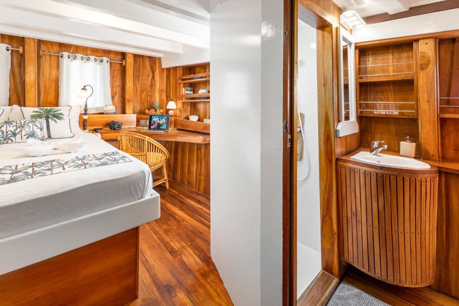 CABIN 7 Sea View Double Bed Main Deck - image CABIN 7 Sea View Double Bed Main Deck - image