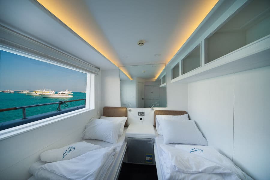 Twin Main Deck - image Twin Main Deck - image