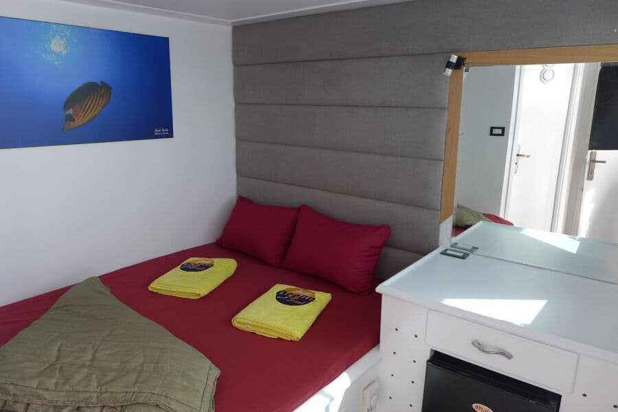 Double cabin (1 double bed) Upper Deck - image Double cabin (1 double bed) Upper Deck - image