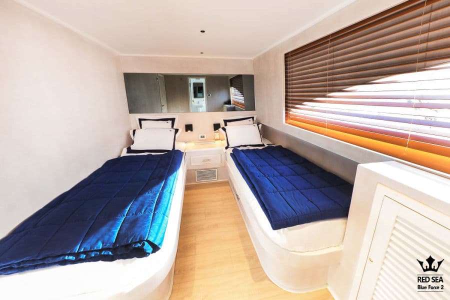 Twin Main Deck - image Twin Main Deck - image