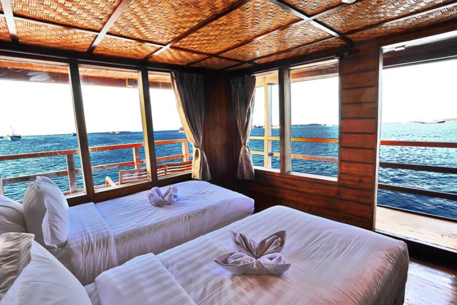 Twin Upper Deck - image Twin Upper Deck - image