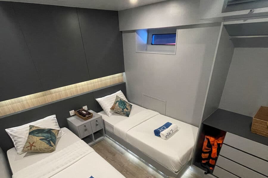 Twin Single Bed - Cabin 9 & 10 Lower Deck - image Twin Single Bed - Cabin 9 & 10 Lower Deck - image