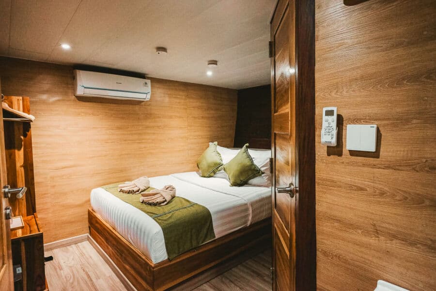 Classic Double (Cabins 5 & 6 - Fixed Double bed) Lower Deck - image Classic Double (Cabins 5 & 6 - Fixed Double bed) Lower Deck - image