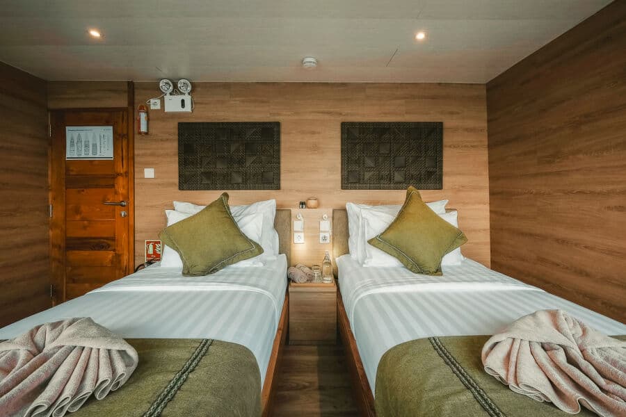 Premium Twin (Cabins 3 & 4 - Fixed Twin beds) Upper Deck - image Premium Twin (Cabins 3 & 4 - Fixed Twin beds) Upper Deck - image